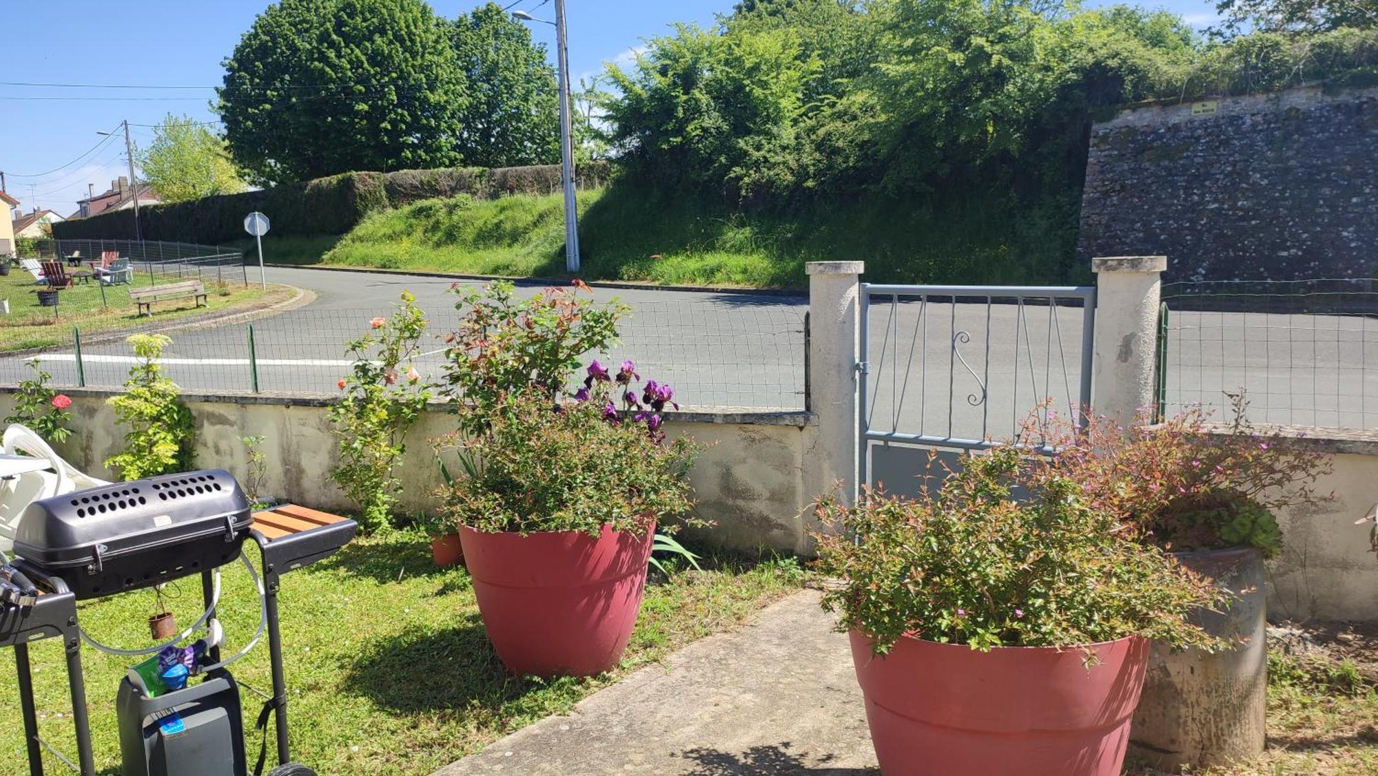 Maison Plain Pied, 2 Chambres, Longere Typique , Fraiche, Dans Bourg Avec Tous Commerces Luçay-le-Mâle Esterno foto